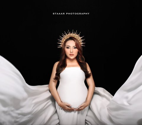 8 Maternity Photoshoots by Mpok Alpa, Her Appearance is Stunning, Netizens: Thought it was Amanda Manopo