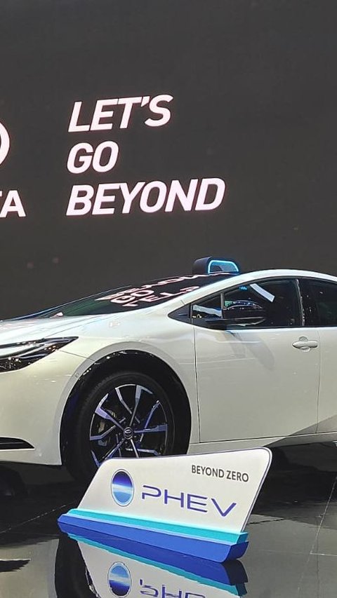 Lineup of Toyota's Latest Hybrid Cars at GIIAS 2024, Including All New Prius.