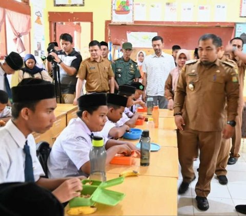 Limited Budget, Prabowo's Free Nutritious Meal Program Cut to Rp7,500 per Child