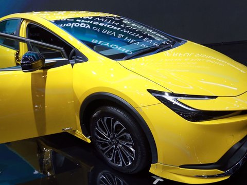 Portrait of the Latest Toyota Hybrid Car at GIIAS 2024, with a Design Resembling a Hammerhead Shark