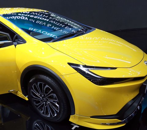 Portrait of the Latest Toyota Hybrid Car at GIIAS 2024, with a Design Resembling a Hammerhead Shark