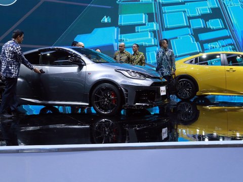 Portrait of the Latest Toyota Hybrid Car at GIIAS 2024, with a Design Resembling a Hammerhead Shark