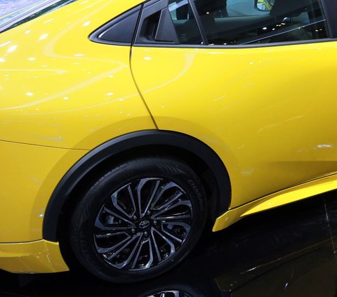 Portrait of the Latest Toyota Hybrid Car at GIIAS 2024, with a Design Resembling a Hammerhead Shark