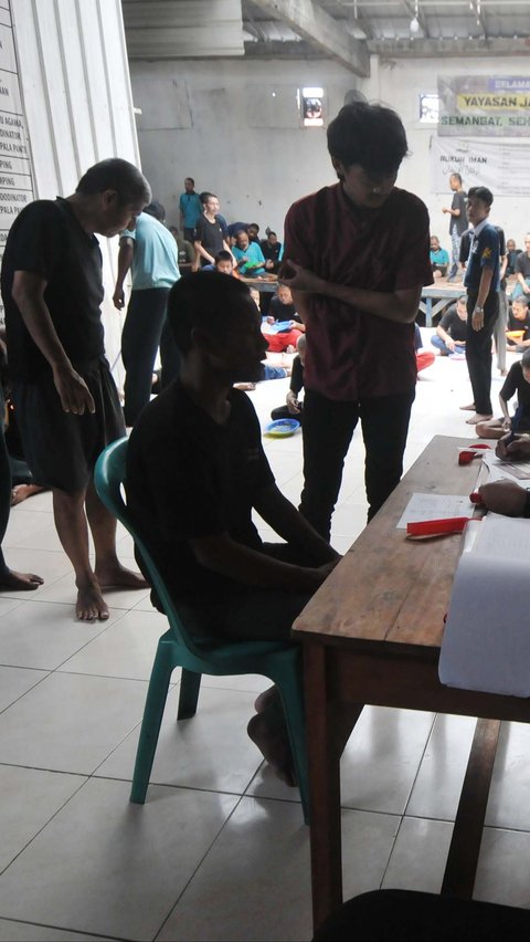 Berdasarkan kegiatan coklit tersebut, sebanyak 13 orang dari 70 penghuni yayasan berhasil didata sebagai pemilih. Foto: merdeka.com/Imam Buhori