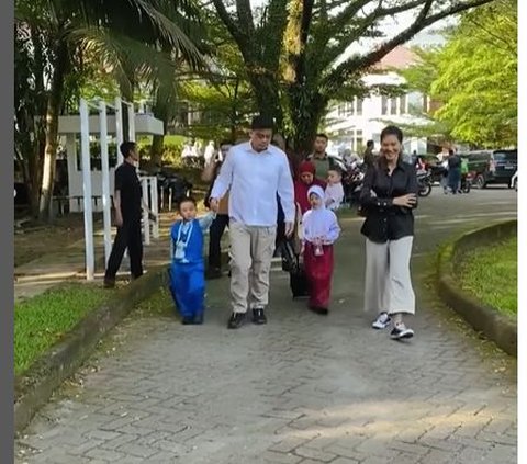 Very Compact, Kahiyang Ayu and Bobby Nasution Take Their Children to School on the First Day of School