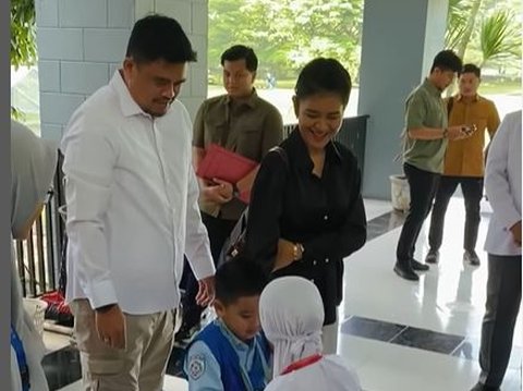 Very Compact, Kahiyang Ayu and Bobby Nasution Take Their Children to School on the First Day of School