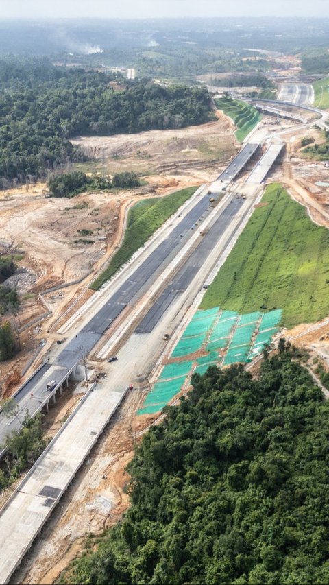 Berdasarkan laporan kantor berita Antara, pengerjaan jalan tol hingga Juli 2024 tercatat mencapai lebih dari 80 persen. Foto: STR/AFP