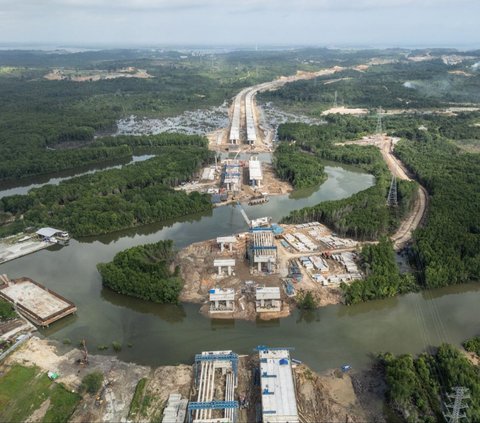 FOTO: Penampakan Jalan Tol IKN yang Membelah Hutan Kalimantan, Pembangunannya Terus Dikebut Jelang HUT RI