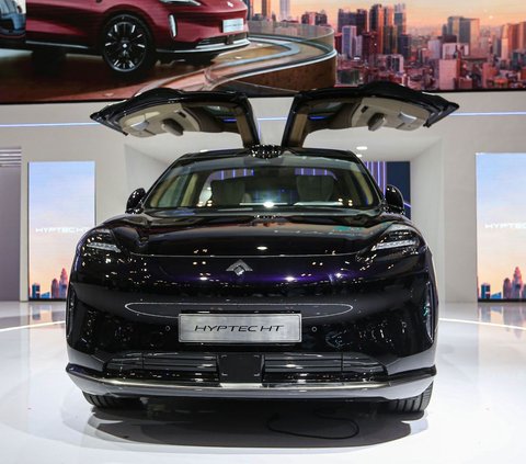 FOTO: Mewahnya SUV Listrik AION Hyptec HT Mejeng di GIIAS 2024, Usung Pintu Gullwing yang Terbuka ke Atas