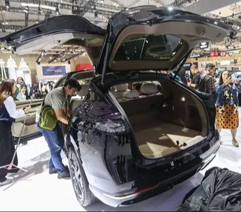 FOTO: Mewahnya SUV Listrik AION Hyptec HT Mejeng di GIIAS 2024, Usung Pintu Gullwing yang Terbuka ke Atas