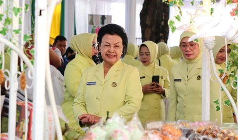 “Tentunya kita sangat berharap, bazar ini dapat memberikan dampak positif dalam menggerakkan perekonomian masyarakat, mendorong pertumbuhan kewirausahaan, serta membangun rasa cinta terhadap produk dalam negeri, sehingga dapat mewujudkan lingkungan usaha yang berdaya saing tinggi dan kehidupan masyarakat yang lebih sejahtera,”