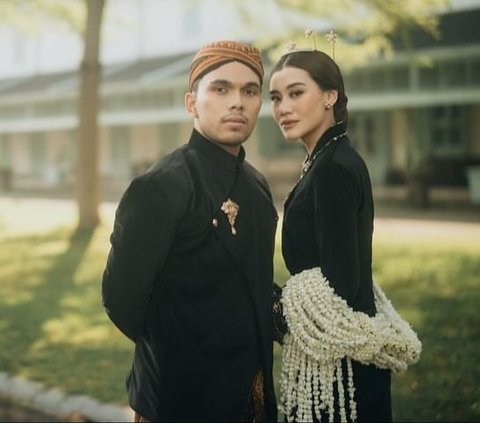 9 Pre-wedding Photos of Aaliyah & Thariq at Puro Mangkunegaran Palace Solo, Luxurious like Royalty