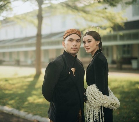 9 Pre-wedding Photos of Aaliyah & Thariq at Puro Mangkunegaran Palace Solo, Luxurious like Royalty