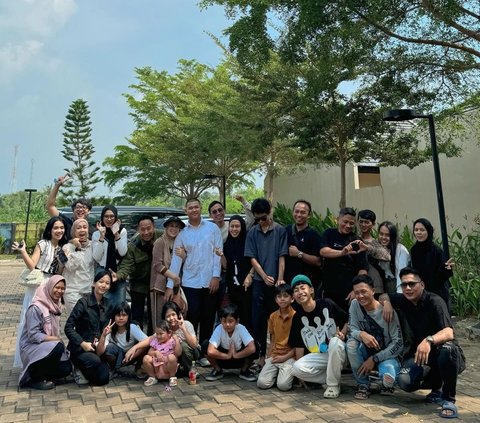 Momen Haru Denny Cagur Antar Anaknya Sekolah 'Boarding School' di Tanjung Lesung, Shanty Tulis Pesan yang Bikin Terenyuh