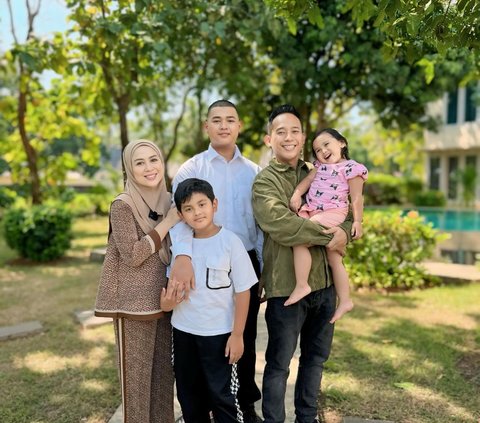 Momen Haru Denny Cagur Antar Anaknya Sekolah 'Boarding School' di Tanjung Lesung, Shanty Tulis Pesan yang Bikin Terenyuh