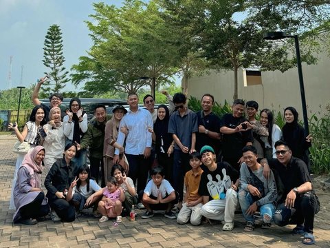 Momen Haru Denny Cagur Antar Anaknya Sekolah 'Boarding School' di Tanjung Lesung, Shanty Tulis Pesan yang Bikin Terenyuh