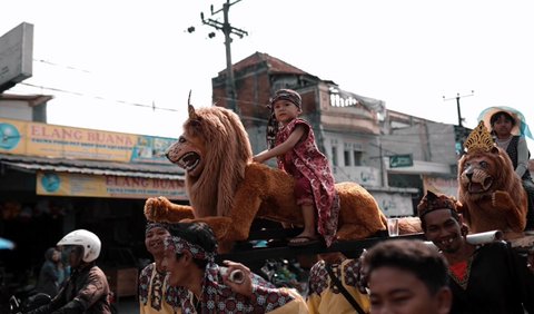 Tradisi Sunatan Anak Khas Kecamatan Manojaya