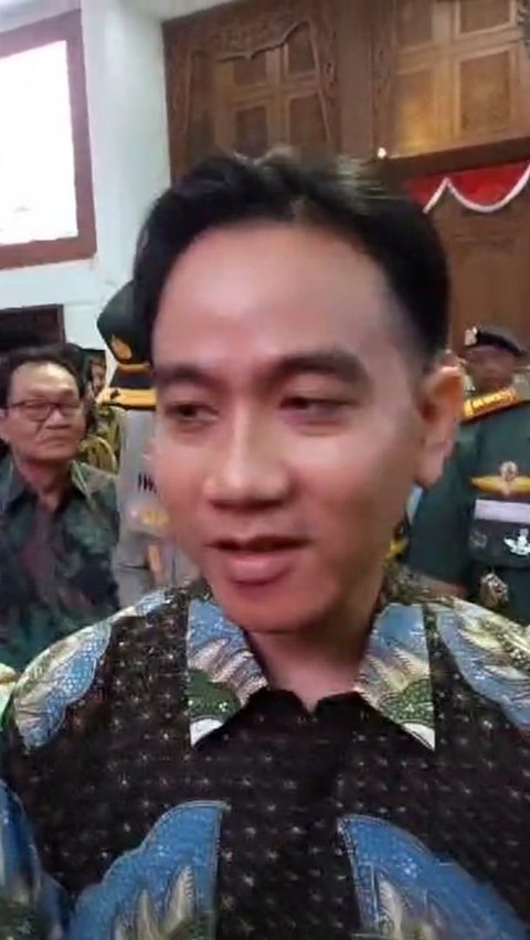 PDIP Keras Soroti Keputusan Gibran Baru Mundur 