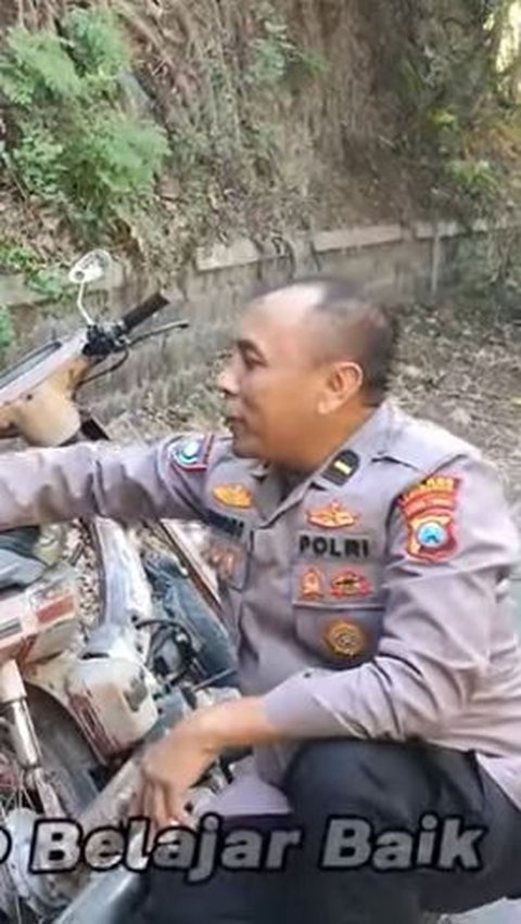 Pengamen Motornya Mogok Sambil Bawa Istri lagi Hamil, Ketemu Ipda Purnomo Langsung Dikasih Modal Usaha<br>