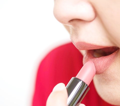 Tiktoker Shares Herpes Virus Infection After Trying Lipstick Tester, Find Out the Dangers