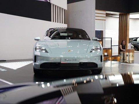 Porsche Indonesia Menghadirkan Varian Terbaru Panamera dan Taycan