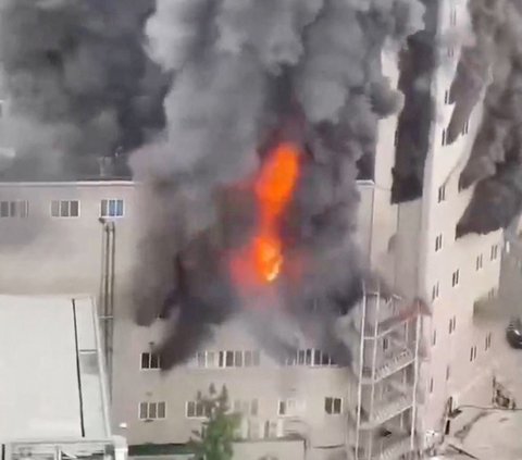 Seperti dilansir dari kantor berita Xinhua, hingga pukul 03.00 Kamis (18/7/2024) jumlah korban tewas dilaporkan sudah mencapai 16 orang. Foto: Video Obtained By Reuters/via REUTERS <br>