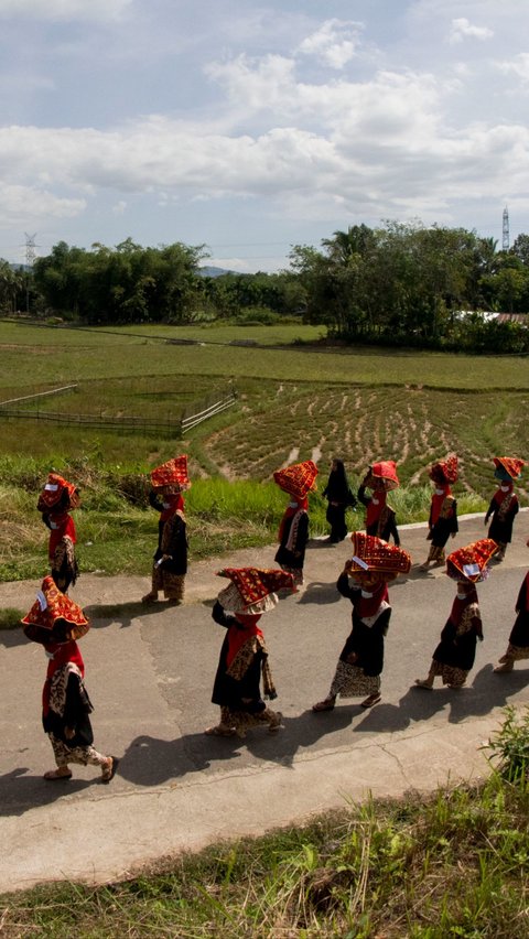 <b>Bakaua Adat, Festival Sambut Masa Bercocok Tanam Khas Masyarakat Minangkabau</b>