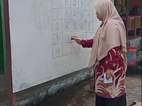 Murid Tampak Antusias, Guru Ini Bikin Game Matematika ala 'Clash of Champions'