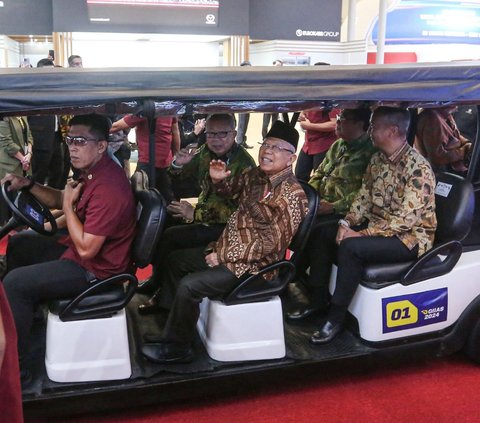 FOTO: Momen Wapres Ma'ruf Amin Tinjau Pameran Otomotif GIIAS 2024