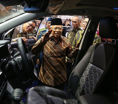 FOTO: Momen Wapres Ma'ruf Amin Tinjau Pameran Otomotif GIIAS 2024