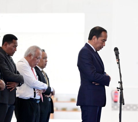 FOTO: Potret Jokowi Jadi Imam Salat di Masjid Presiden Joko Widodo Abu Dhabi