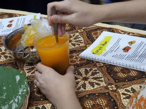 Jamu Kunyit Asem Cengkih