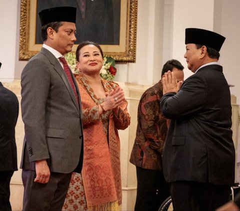 FOTO: Senyum Thomas Djiwandono Keponakan Prabowo Saat Dilantik Jokowi Jadi Wakil Menteri Keuangan