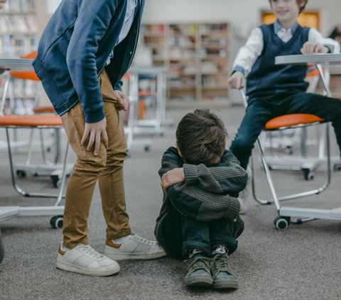 Bagaimana Cara Anak Menyesuaikan Diri di Sekolah Baru Agar Tidak Menjadi Korban Bullying