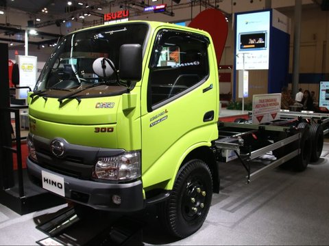 Hino 300 Series 136 HDL 6x2: Truk dengan Kapasitas Angkut yang Besar