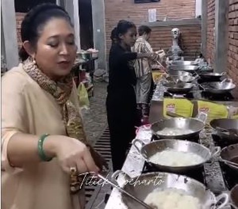 Dikenal Putri Cendana Kaya Raya, Titiek Soeharto Tak Gengsi Masak ke Dapur Warung Bantu Pegawai