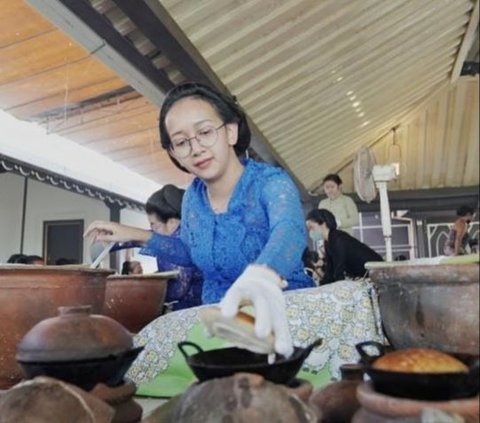 Putri Sultan Yogyakarta Tak Malu Lesehan Bikin Kue Apem Ramai-ramai di Pendopo, Captionnya Bikin Ngakak