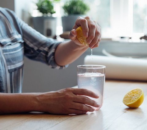 9 Manfaat Minum Perasan Lemon untuk Kesehatan, Bantu Detoksifikasi Tubuh