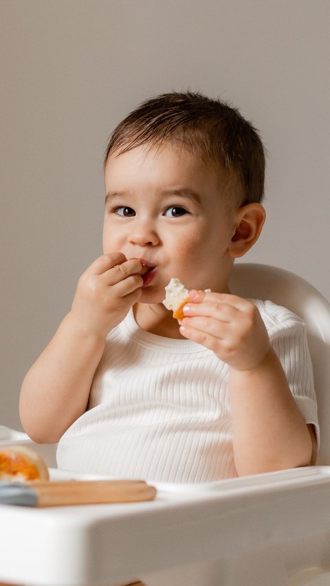 Ini Alasan Kenapa Bayi di Bawah 6 Bulan Tidak Boleh Diberi Makan Pisang<br>