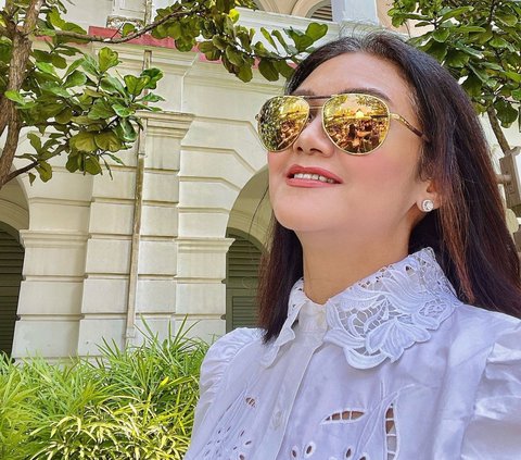 Kini Menginjak Usia Setengah Abad, Intip Foto-foto Keseruan Bella Saphira di Singapura yang Tetap Terlihat Cantik dan Awet Muda