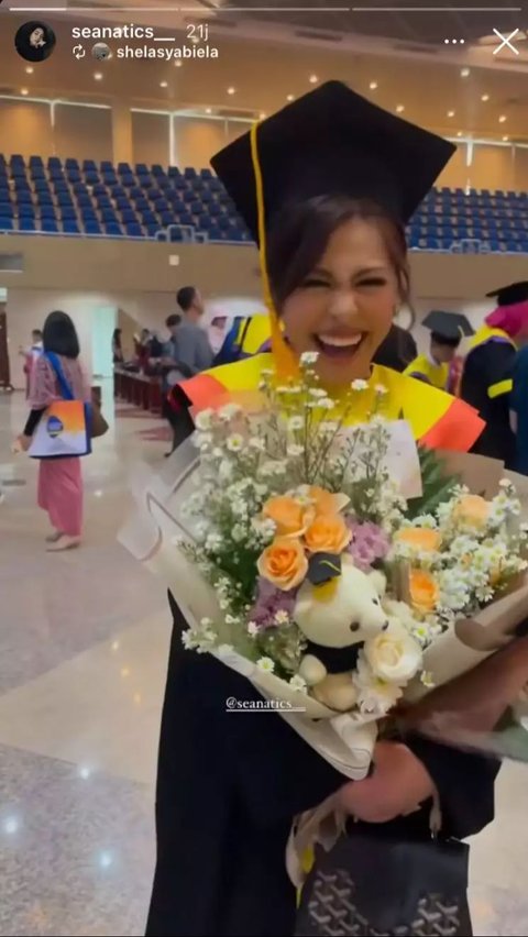 The moment of Kamasean's graduation was revealed by his fans on YouTube, Kamasean Fanbaze.