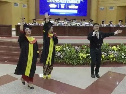 Living in Canada, Choosing to Study in Indonesia, 10 Pictures of Kamasean Matthews' Impromptu Concert Graduation