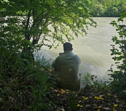 Portrait of Ridwan Kamil and Family Vacation to Switzerland, Visiting Aare River Makes Emotional