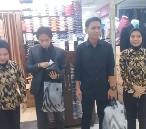 Pegi Setiawan Suddenly Becomes a Celebrity, Crowded by Women Asking for Photos While Shopping at the Mall