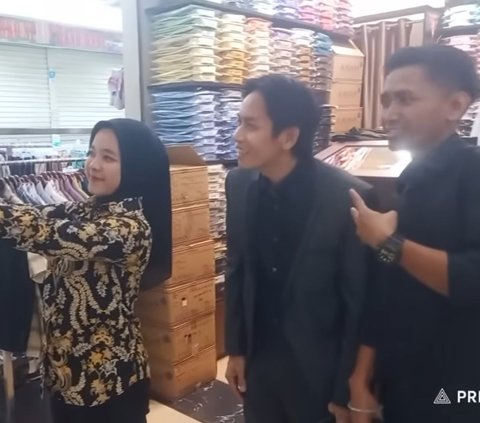 Pegi Setiawan Suddenly Becomes a Celebrity, Crowded by Women Asking for Photos While Shopping at the Mall