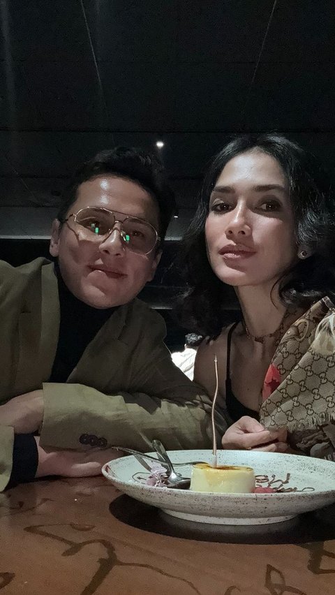 Pacar tersebut rupanya bukan Andhika Pratama melainkan sosok pemuda tampan.<br>