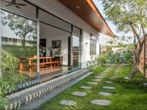 10 Desain Rumah Minimalis Sederhana dengan Ruang Terbuka yang Bikin Rumah jadi Sejuk