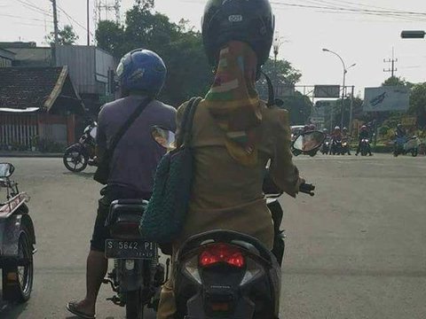 Masih menjaga kelestarian jilbab