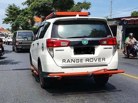 8. Kearifan lokal Land Rover