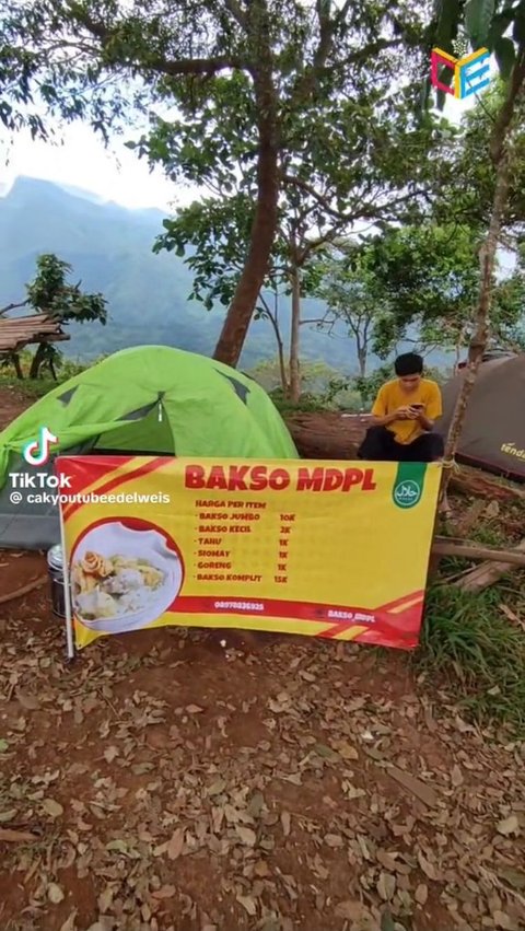 <b>Penjual Bakso di Atas Gunung Lorokan Mojokerto Viral, Tuai Pujian</b>